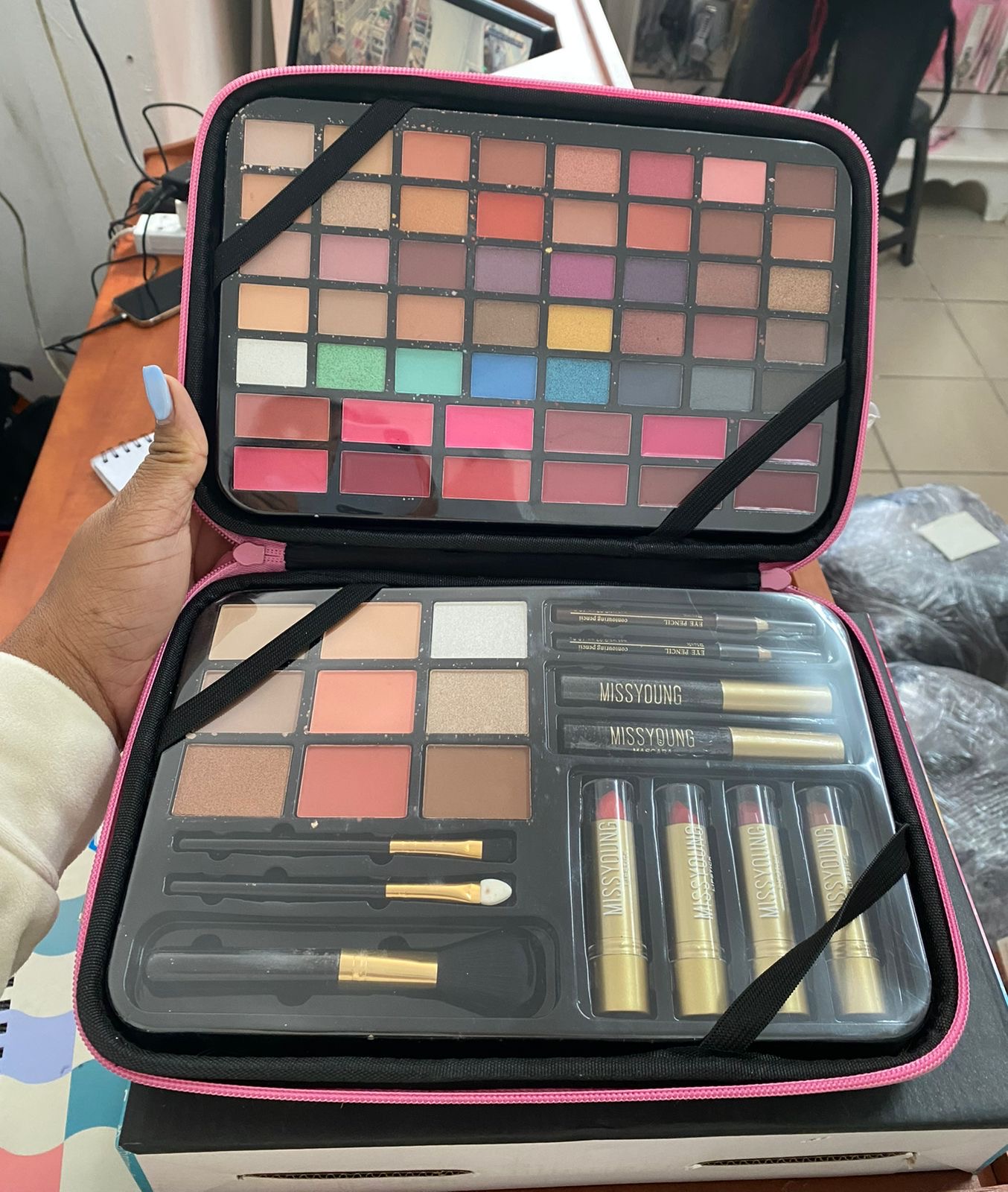 Make up kits - Image 2